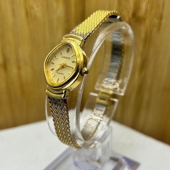 Casio Ladies Watch Gold Stainless Steel RARE Gold Dial - Picture 2 of 6